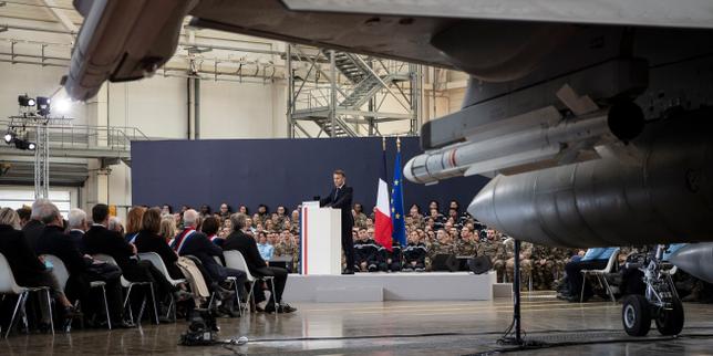 Macron chiede al Parlamento di approvare il bilancio 2026 per potenziare la difesa nazionale