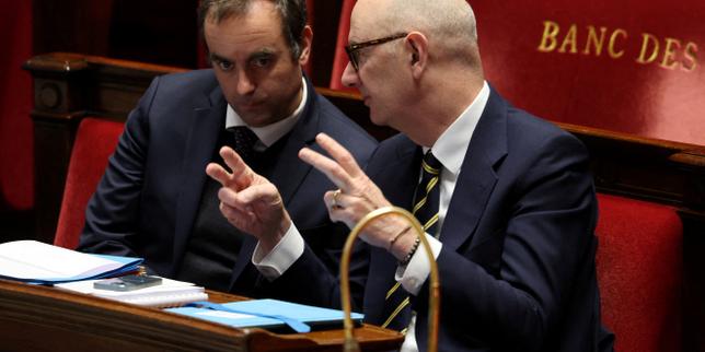 Il bilancio 2026 passa in Francia grazie all'articolo 49.3: rischi e implicazioni