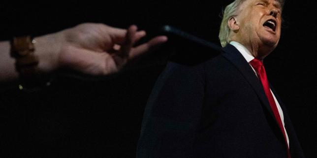 Dazio del 200% sui vini francesi: la risposta del presidente USA al rifiuto francese di aderire al “consiglio della pace”