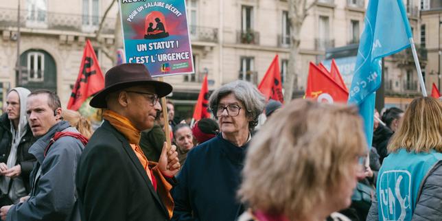 Senato francese respinge la legge che avrebbe dato status di funzionario pubblico agli accompagnatori di studenti con disabilità