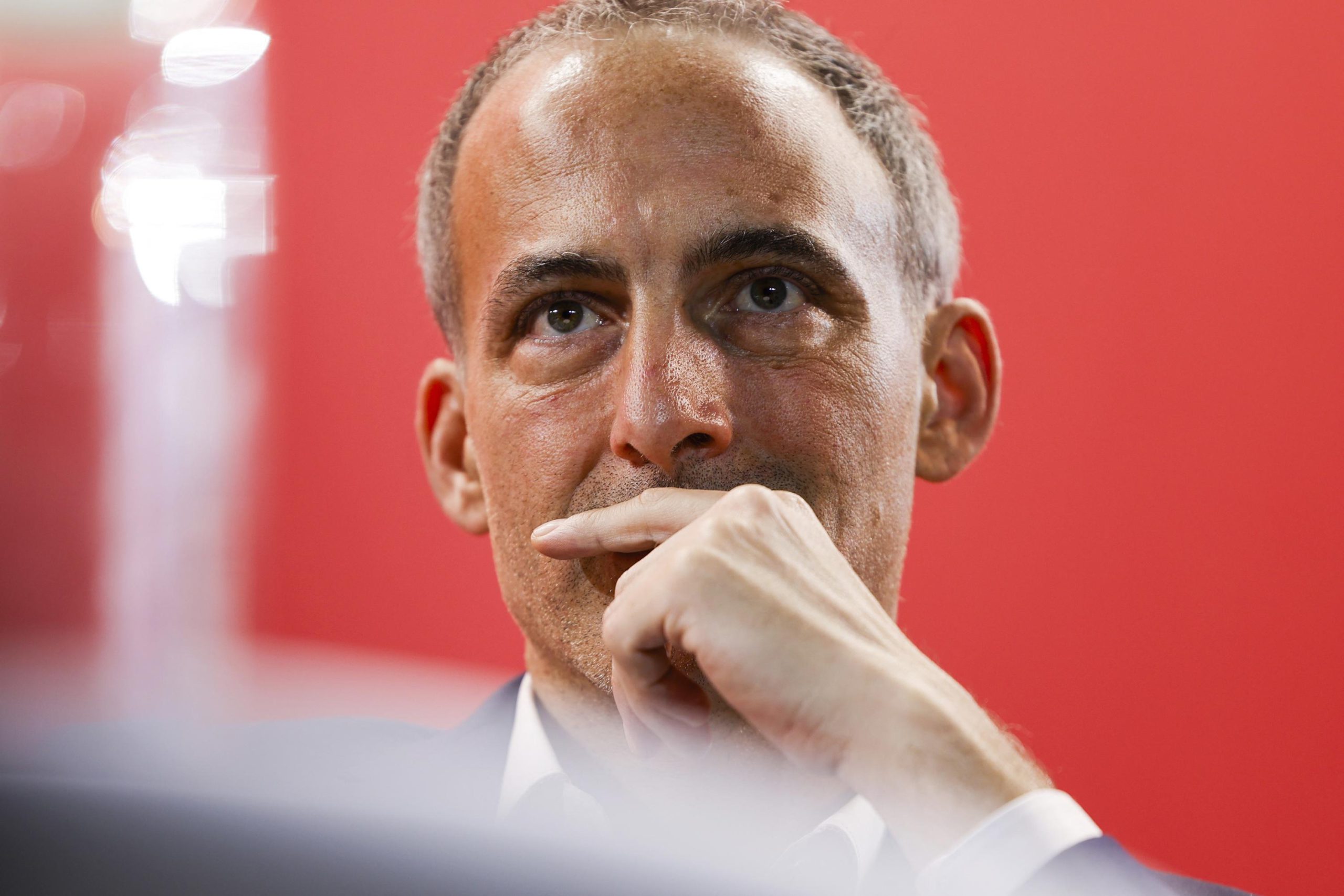 PS si afferma leader della sinistra: la sfida a La France Insoumise per le elezioni del 2027