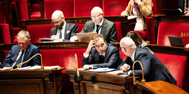 Francia mantiene la surtax di 8 miliardi di euro sulle grandi aziende per il 2026 e abbandona la riduzione della CVAE.