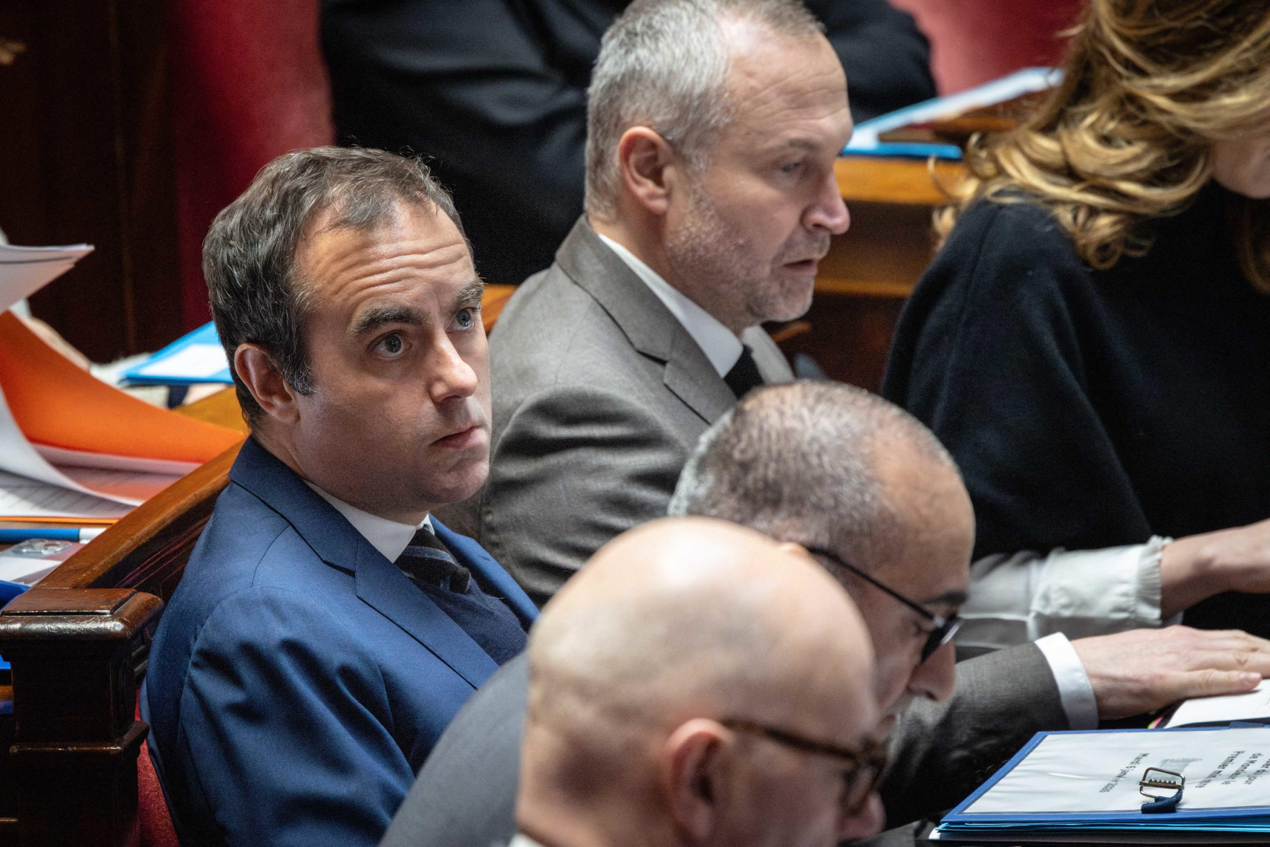 Sébastien Lecornu: il ministro francese che smantella gli ostacoli e guadagna tempo