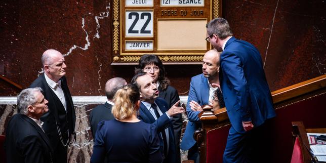 Les Républicains: solo due proposte approvate in una sessione segnata da polemiche e incidenti