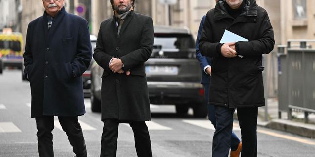 Partito Socialista francese si oppone al bilancio 2024: negoziazioni su assegno attività e taglio di 4.000 posti insegnanti