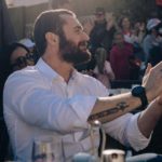 Renaissance sostiene Sarkozy a Menton, scatenando tensioni interne.