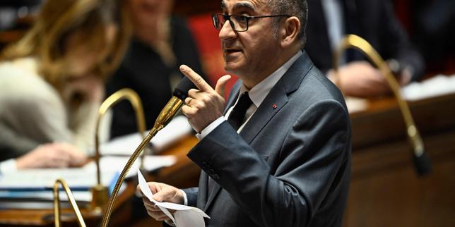 Proposta di legittima difesa per la polizia in Francia respinta dall'opposizione di sinistra