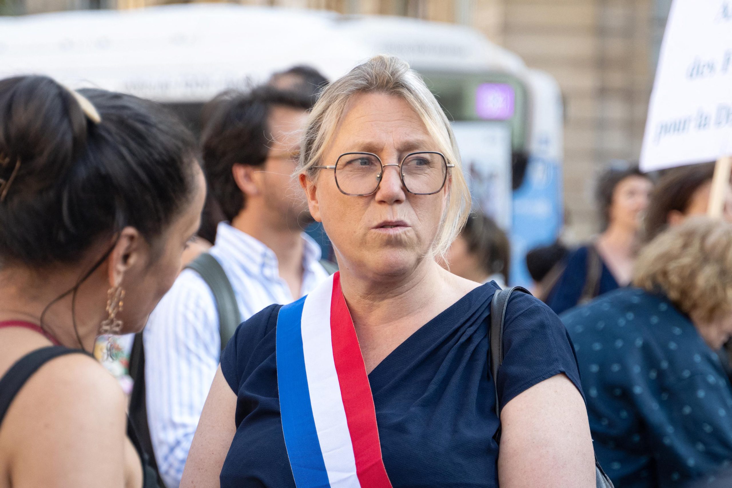 Simmonet al timone del PS a Parigi: la strategia per conquistare i quartieri popolari