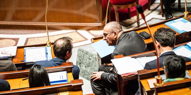 Francia: ministro interno propone elezioni legislative anticipate per coincidere con le elezioni comunali