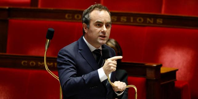 Bilancio 2026: la Francia conserva l'IVA sulle imprese e la sovrattassazione sui profitti delle grandi aziende, escludendo le ETI