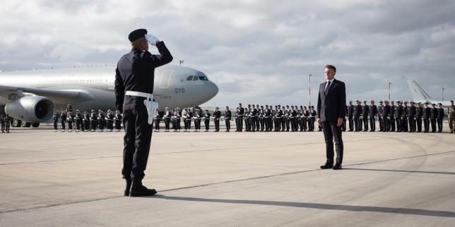 Macron saluta le truppe a Istres: auguri di nuovo anno in un clima di tensioni con gli USA sul Groenlandia