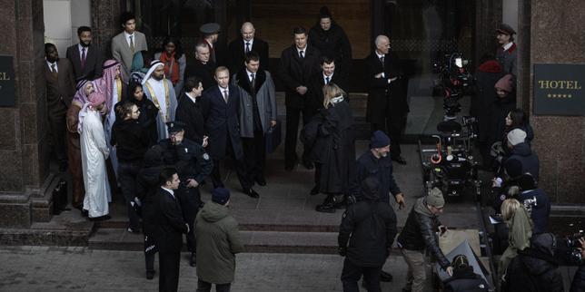 Mage du Kremlin: produzione lettonese, ostacoli finanziari e controversie sulla rappresentazione russa