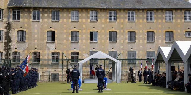 Francia sospende la creazione di società fonciaria statale: il futuro del patrimonio immobiliare pubblico