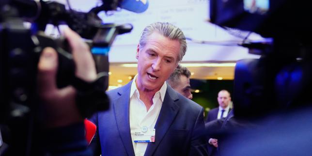 Gavin Newsom al Forum di Davos: un appello internazionale contro le politiche di Trump