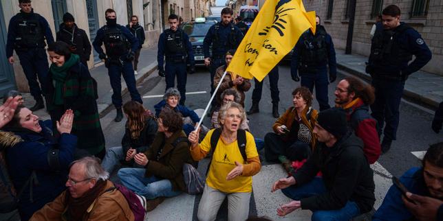 Arresto di 50 militanti della Confédération paysanne: protesta forzata contro il governo agricolo