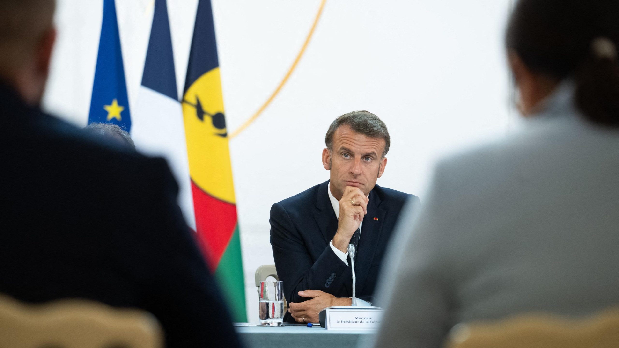 Macron convoca nuovo vertice in Nuova Caledonia: l'assenza del FLNKS rischia di rallentare il processo di autonomia