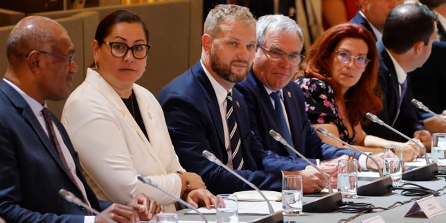 Metzdorf invita dieci deputati della Renaissance a Nouméa per consolidare il sostegno alla negoziazione sull’accordo di Bougival