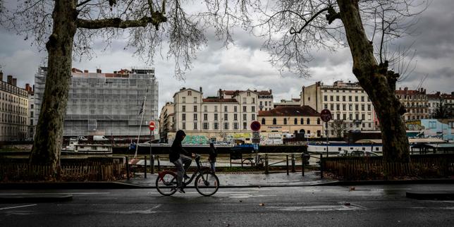 Due collaboratori di Arnault detenuti per la morte di un militante di estrema destra