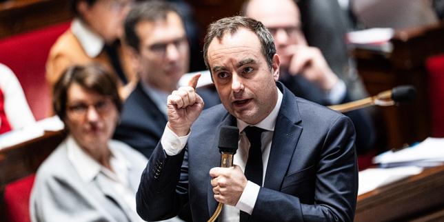 Il blocco centrale francese considera la Francia insoumise una minaccia paragonabile alla destra estrema