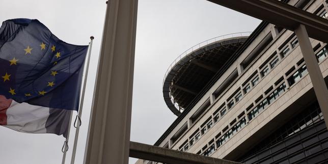 Bercy chiude i pagamenti in assegno allo Stato entro marzo 2026: la digitalizzazione arriva