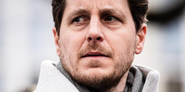 Accusa di violenza coniugale contro l'ex segretario degli Ecologisti: la vicenda resta in sospeso