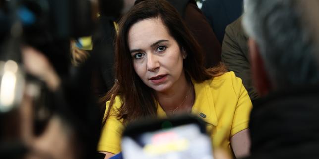 Programma di Sarah Knafo per le elezioni comunali di Parigi: costi poco dettagliati e potenziali rischi di deficit