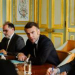 Macron pianta un albero all'Elysée in memoria di Ilan Halimi: un gesto contro l'antisemitismo