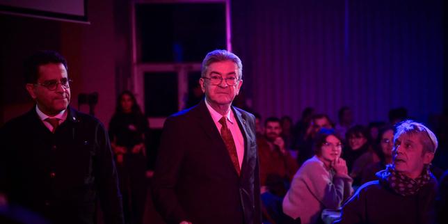 Morte di un militante nazionalista: sospetti antifascisti e il dibattito su LFI in vista delle elezioni del 2027