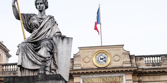 Dissoluzione del parlamento: calo drastico dell’applicazione delle leggi e dibattito previsto