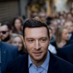 Jordan Bardella lancia la campagna municipale del RN tra i sostenitori ad Agde e Carcassonne: “Dovrebbe candidarsi, anche se Marine è eleggibile”